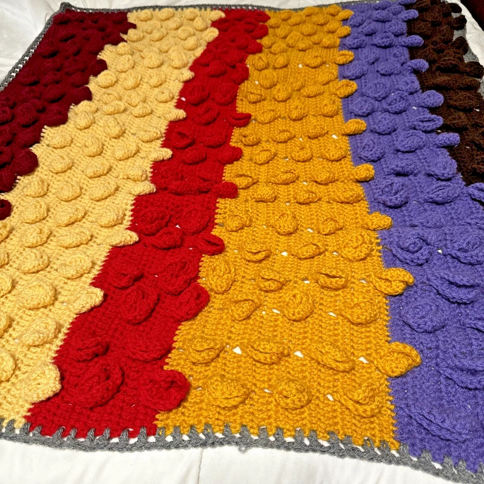 Manta afgana de ganchillo gruesa roja azul amarilla cottagecore flores hinchadas Foto 2 de 4