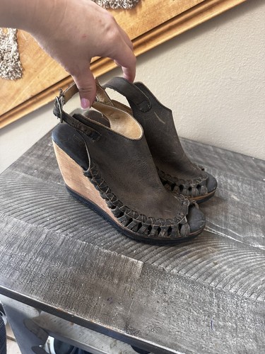 Very Volatile Los Angeles Black Distressed Leather Tarter High Wedge Sandal 8