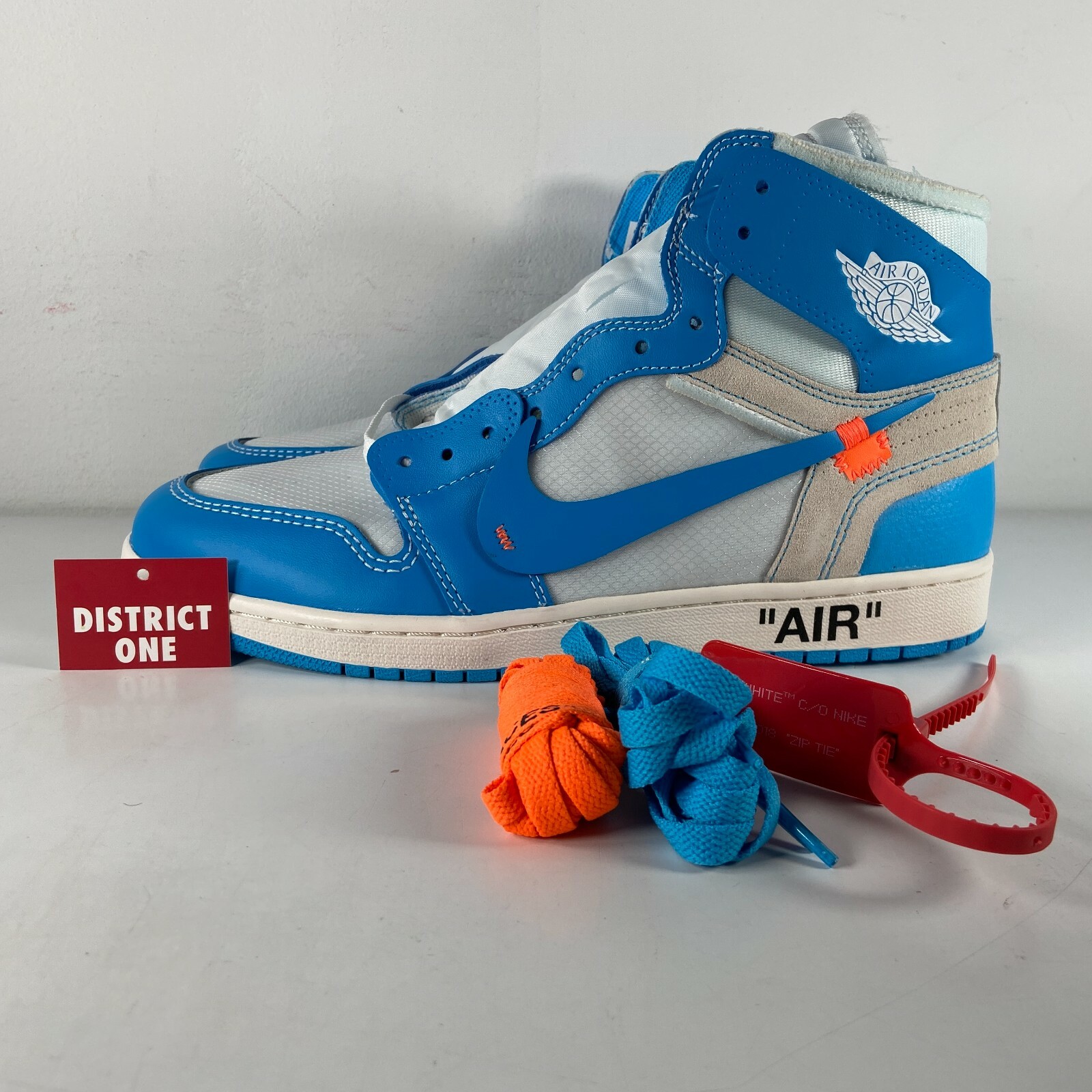 Air Jordan 1 Retro High OG 'UNC' - Size 