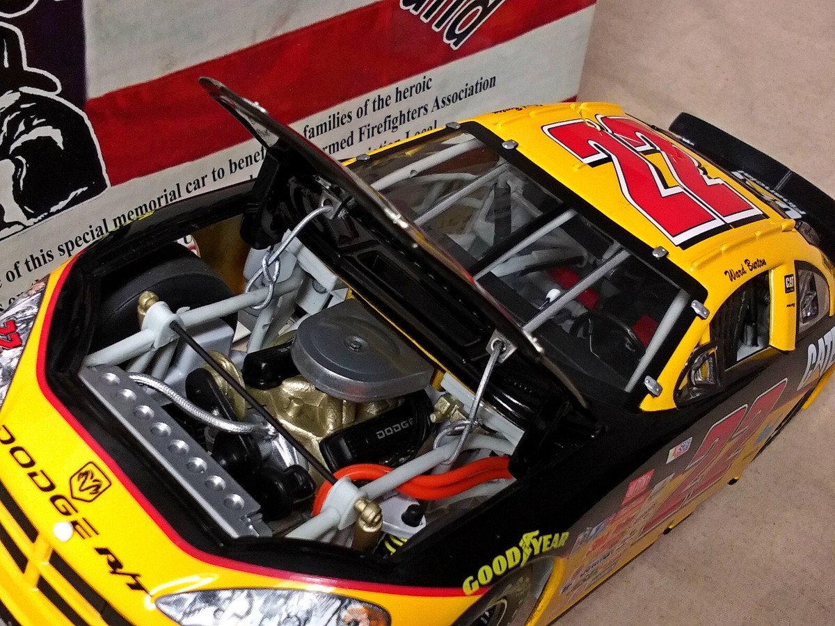 希少 911 Memorial NASCAR ミニカー アメリカ 22 Ward Burton 9/11 UFA Widow's & Children's Fund CAT 2001