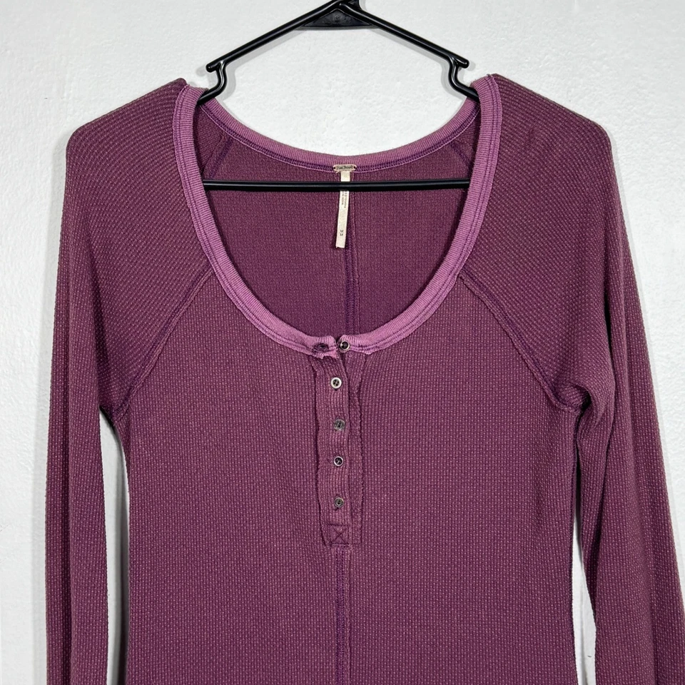 Free People Púrpura Esquí Lodge Novato Térmico Henley Top Puños Crochet Talla M Boho Foto 3 de 4