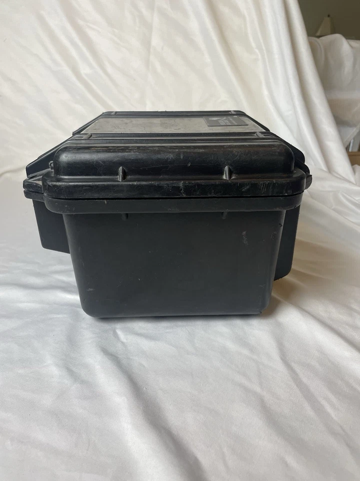 Estuche rígido pequeño Pelican 1300 - impermeable / a prueba de aplastamiento / a prueba de polvo Foto 3 de 4