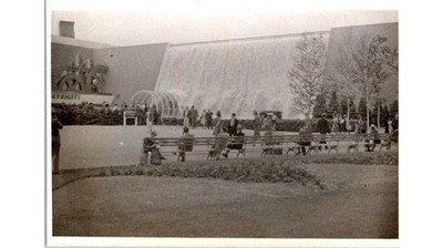 1939 NY World's Fair Con Edison Waterfall & Visitors Photograph Queens County