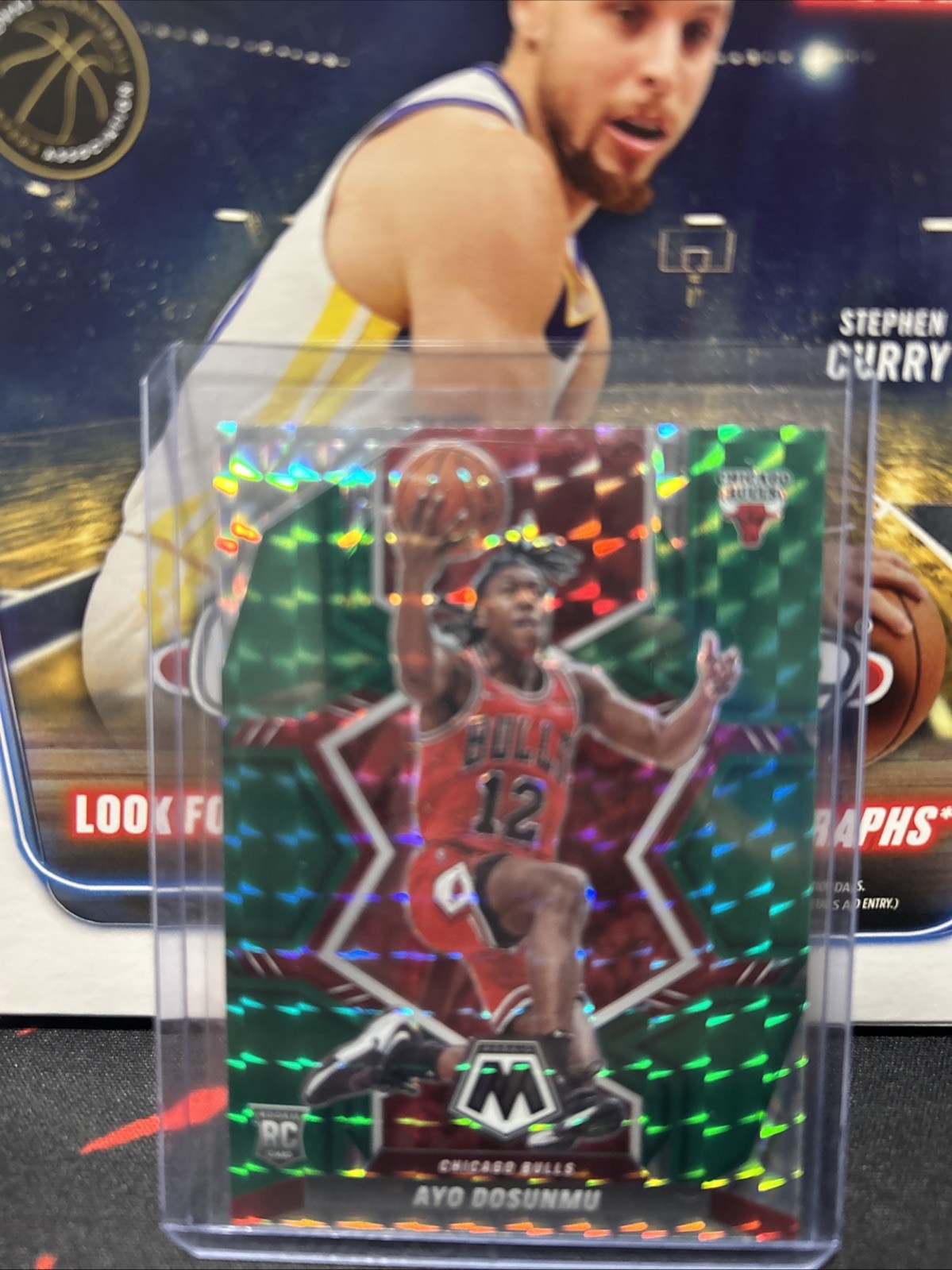2021-22 Panini Mosaic - Rookies Ayo Dosunmu #233 Choice Red & Green Prizm (RC)