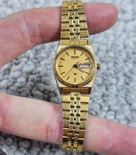 Vintage Ladies Seiko SQ Quartz Day/Date 23mm Watch 2A23-0029 Original Band