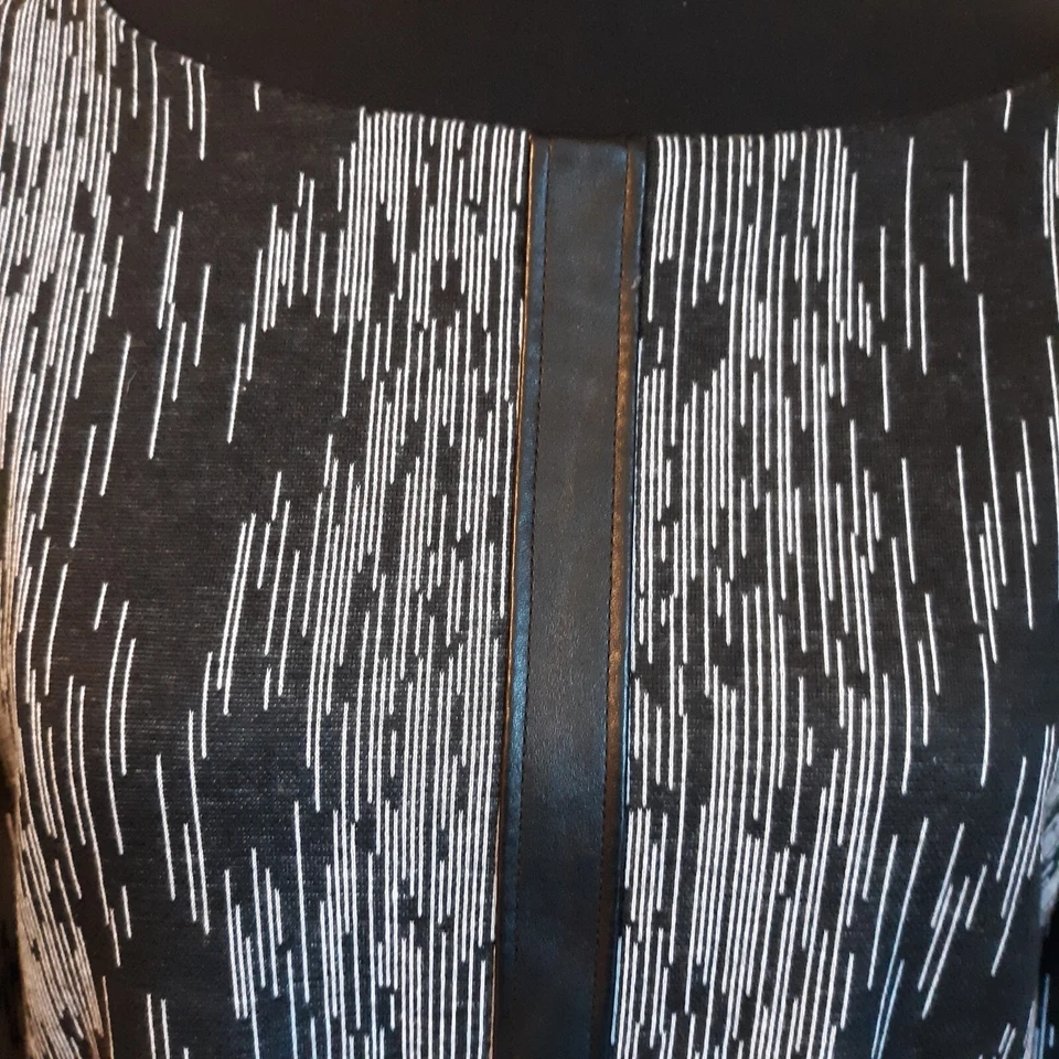 Vestido Maggy London Negro Blanco Tejido Imitación Cuero Acento Codo Parches Talla 12  Foto 3 de 4