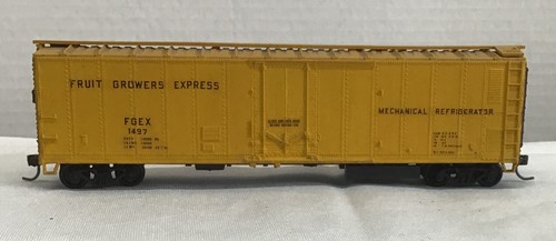 10 HO Scale Box Cars Including Locomotive Various Brands AS IS (C) - Picture 11 of 22