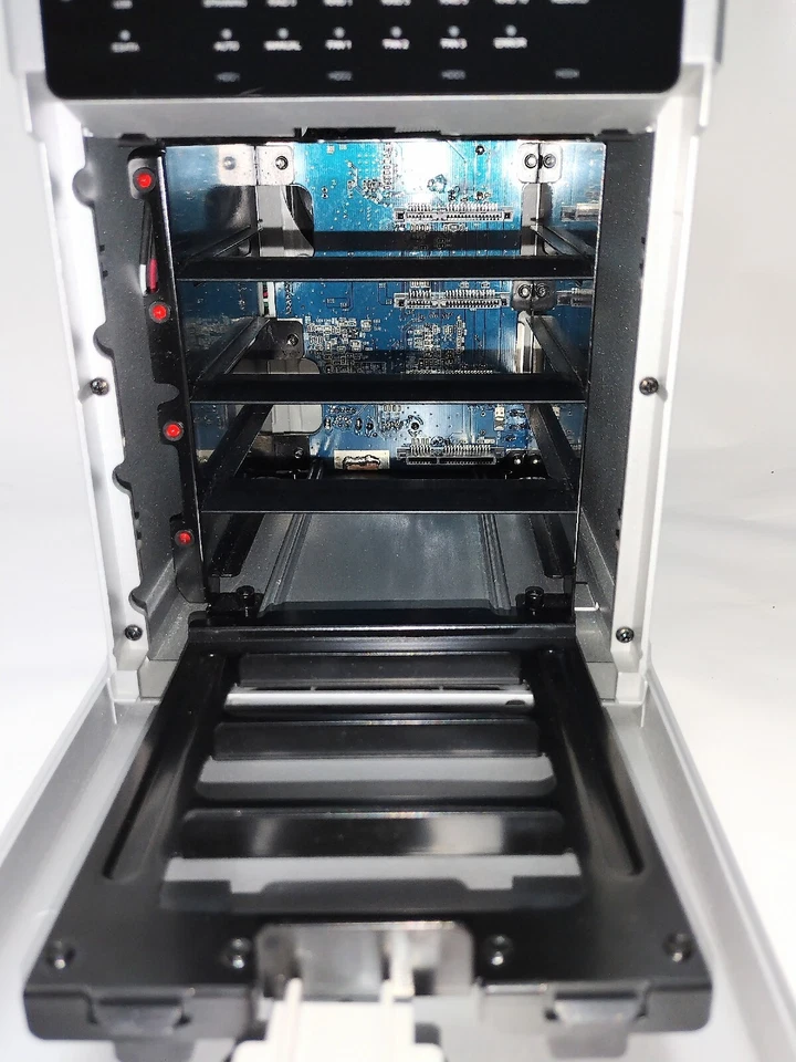 Sans Digital MobileSTOR MS4UT+ 4 Bay USB 3.0 RAID 5 Tower - No Power Adapter - Image 3 of 4