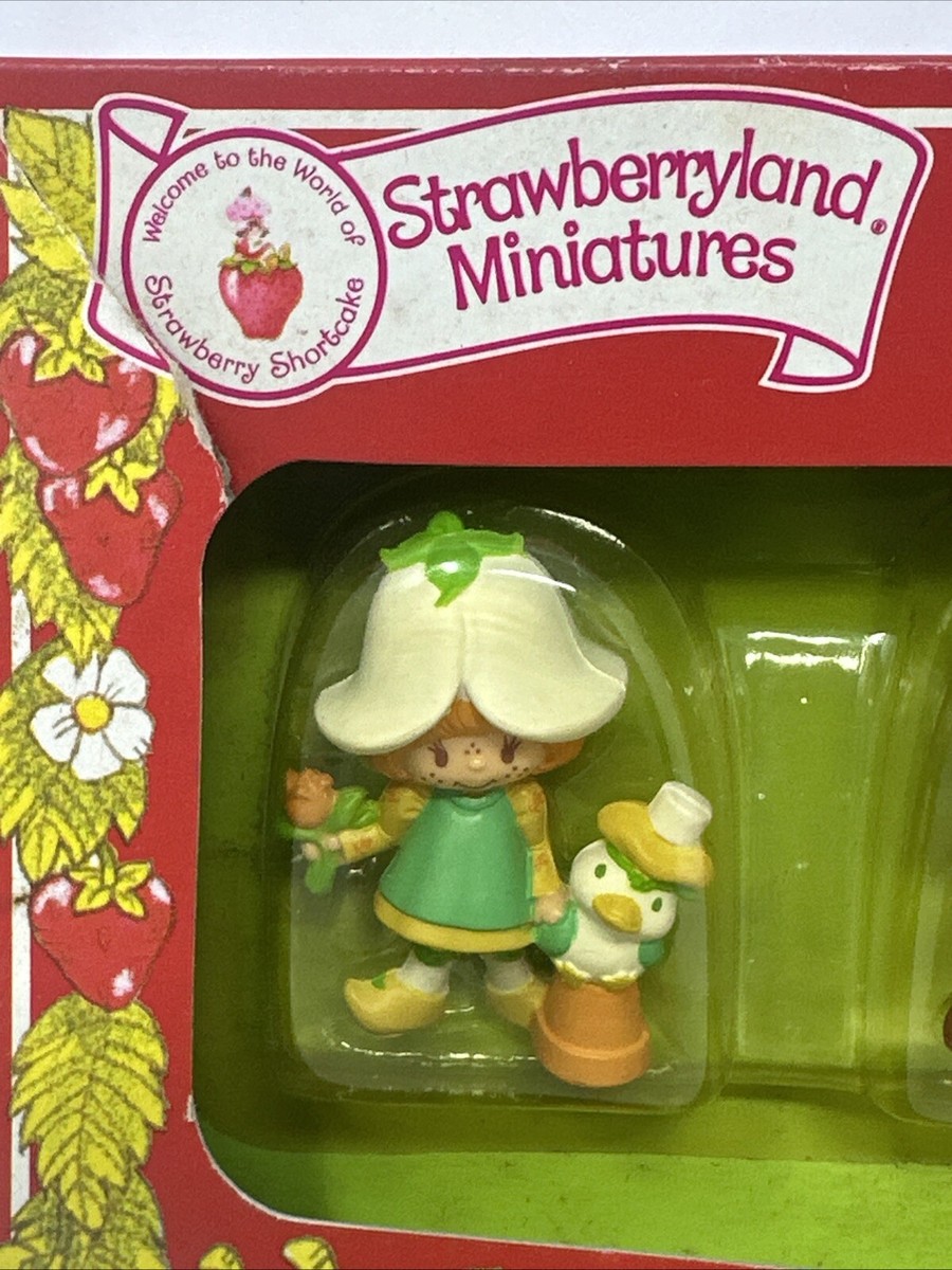 VTG Strawberryland Miniatures Strawberry Shortcake Mini Figures