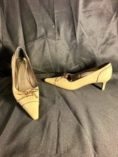 Vintage AMALFI Beige Leather Kitten Heel Pumps. Size 7AA. Excellent preowned.