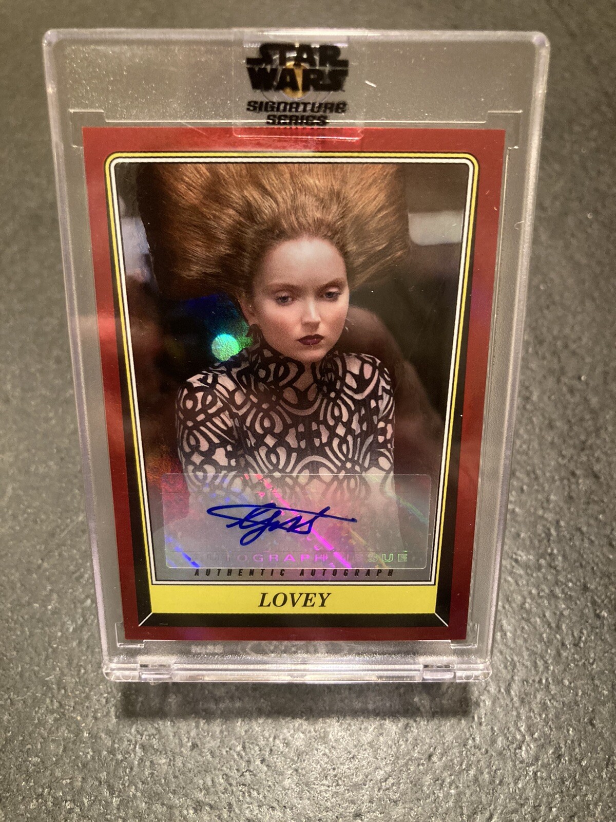 Lily Cole “Lovey” 2023 Topps Star Wars Signature Series Design Variant AUTO