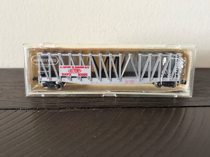 MINITRIX N Scale 3101 DuPont Chemical Container Car 51310100
