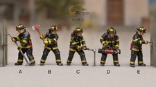 Scale 1:64 1:87 Firefighter Mini Figure Forcing Open Door in Emergency Diorama
