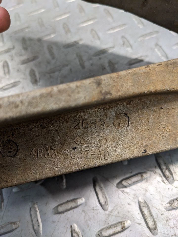 Soporte de motor Ford Mustang V 2005-2009 montaje de motor pasajero derecho 4R33-6037-AD Foto 2 de 4