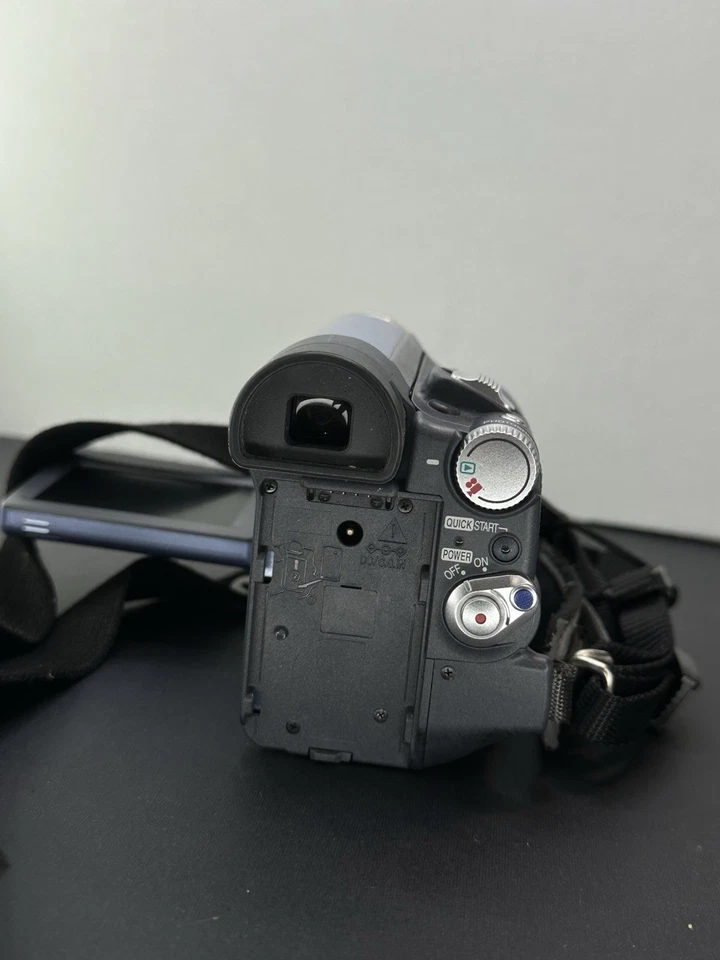 Panasonic PV-GS9 Camcorder [EXCELLENT] With Ac Cable And Charger - Image 3 of 4