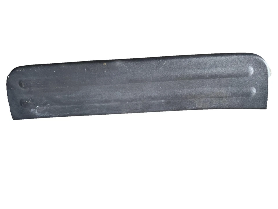 Placa de arranhão traseira direita Nissan Versa 2010 fabricante de equipamento original - Imagem 2 de 2