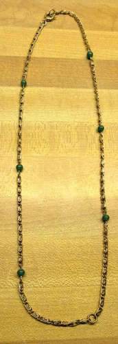 VTG UNUSUAL CHAIN 18.5" green bead gold tone mtl dainty Necklace Costume Jewelry