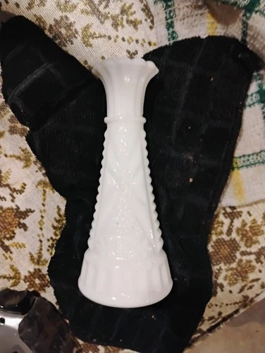 Vintage Anchor Hocking Stars And Bars 9” White Milk Glass Bud Vase