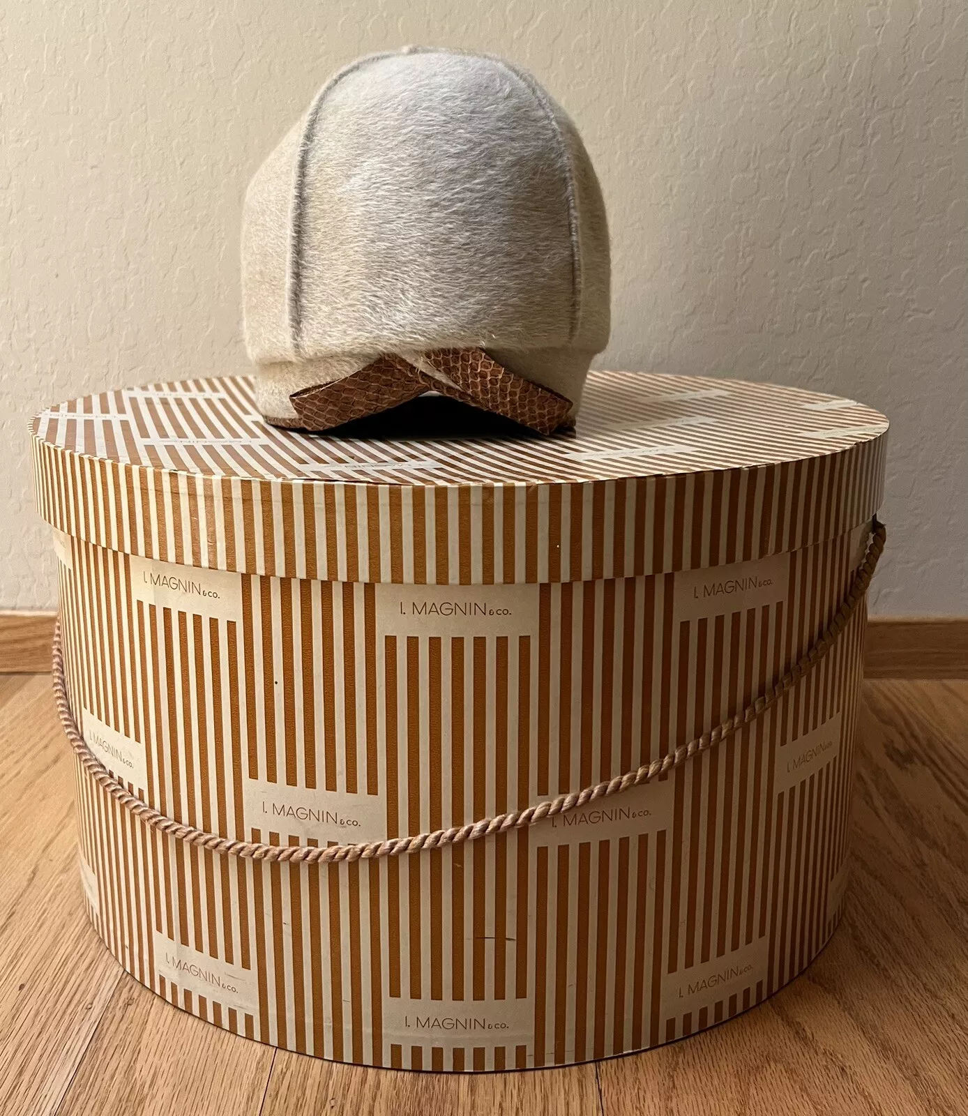 Chapeau CHRÉTIEN DIOR VINTAGE ANNÉES 1960 DESIGNER PARIS NY/avec boîte chapeau