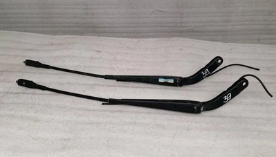 MERCEDES SPRINTER W906 FRONT WINDSCREEN WIPER ARMS PAIR A9068200744 (39) - Image 1 of 4