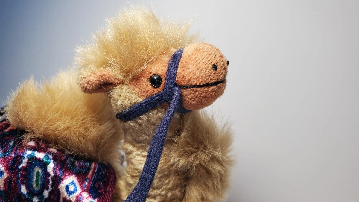 Vintage TY Beanie Baby Lawrence Camel Attic Treasures Collection Retired 1993