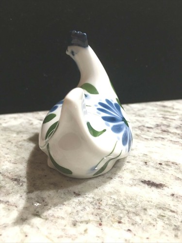 Vintage Dansk Hen Figurine White Cobalt Flower Green Leaves Hen Figurine 3.75” - Picture 4 of 7