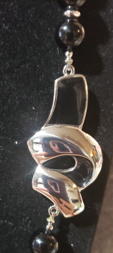 VINTAGE TRIFARI BLACK SILVERTONE 30" NECKLACE, BLACK BEADS & ENAMEL, SIGNED, GUC - Picture 9 of 12