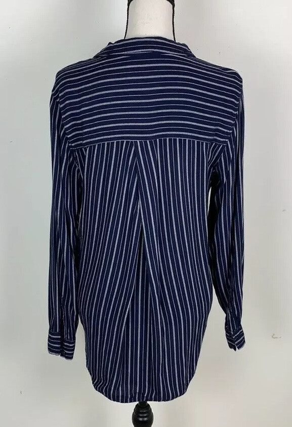 Universal Thread blue stripe button down hi lo top - image 3