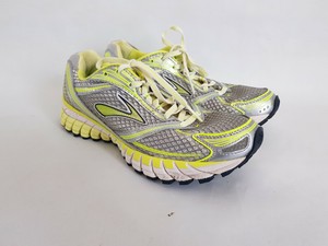 brooks ghost trainers womens