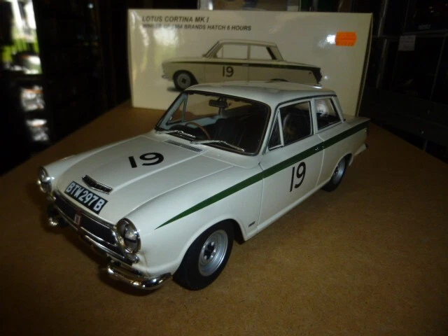 LOTUS CORTINA MK1 WINNER OF 1964 BRANDS HATCH 6 HOURS AUTOART 1/18 - Photo 3/4