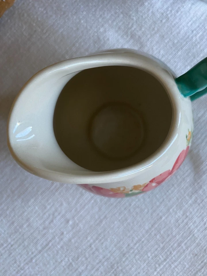 Crema jarra pequeña floral Pioneer Woman Foto 3 de 4