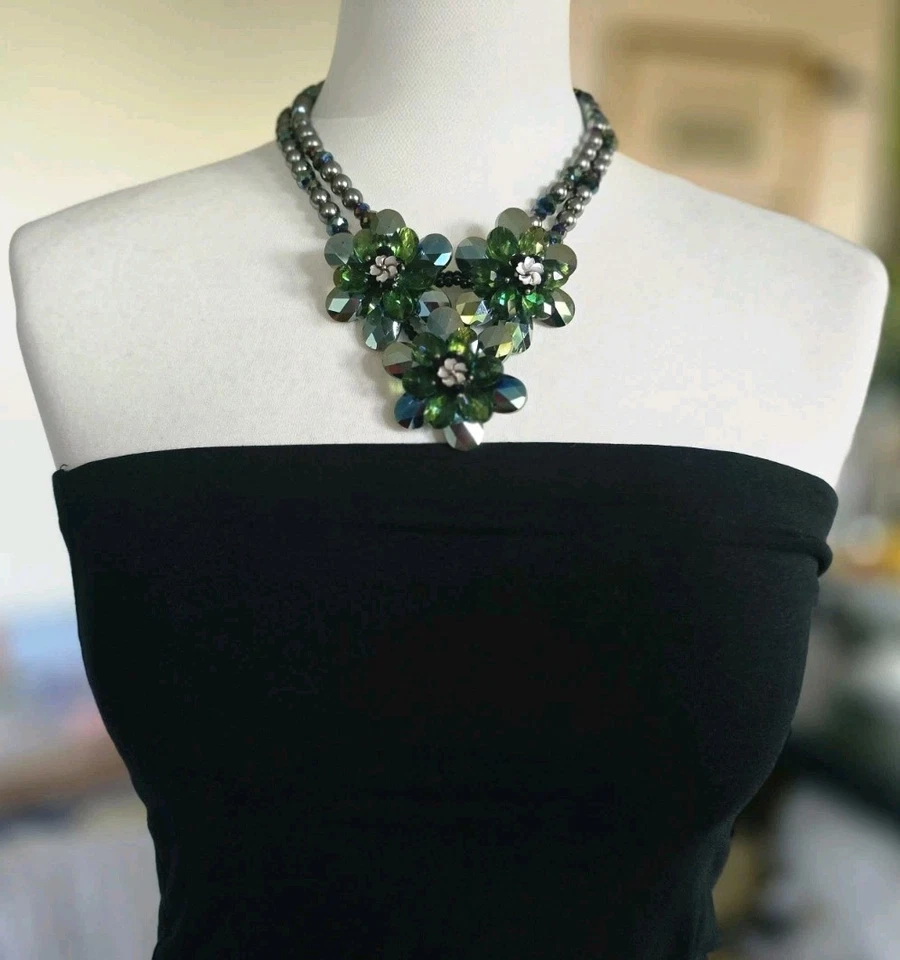 Butler & Wilson Glass Crystal Chunky Flower Jewellery Signed Branded Green - Image 2 of 4