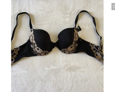 NWOT Wacoal Embrace Lace 32C Underwire T-Shirt Bra Black Floral Lace 853112