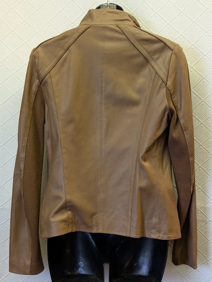 Chaqueta motera de cuero de cordero Elie Tahari S I'm Light Mocha Foto 3 de 4