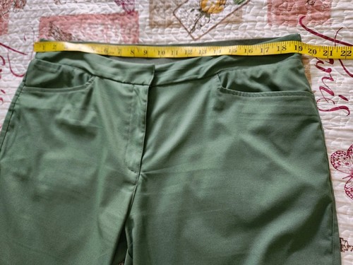 Puma Women’s Green Mid Rise Logo Bermuda Shorts Pockets Size XXL - Picture 9 of 10