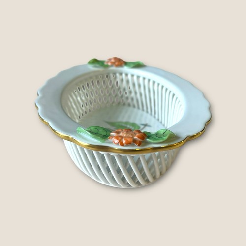Herend Ungarn Hagebutte kleiner Korb oval plast. Blumen Porzellan 1. Wahl 49917 - Picture 3 of 8