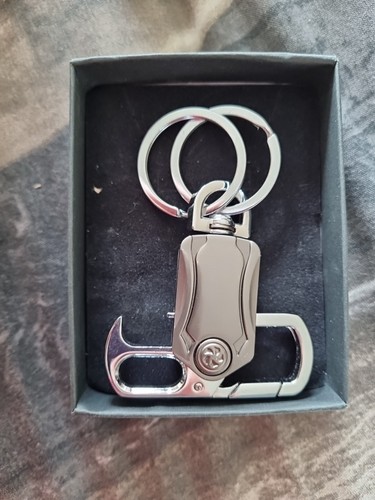 Keychain: Bottle Opener & Fidget Spinner with Dual Key Rings Heavy-Duty 2-in-1 - Picture 2 of 3