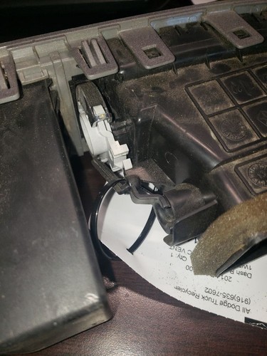 2014 DODGE RAM2500 PASSENGER SIDE AIR VENT. PART NUMBER 1WP29DX9AC - Picture 2 of 3
