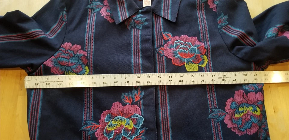 Hearts Of Palm Womens 12 Decorative Embroidered Denim Button long sleeve Jacket  - Image 4 of 4