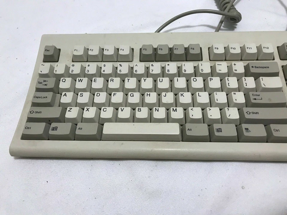 WinTouch SIIG KB-1927 Mechanical Keyboard - Image 3 of 4