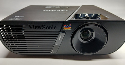 ViewSonic PJD5153 DLP Projector MODEL VS15872 with Remote, Cords and Bag Bundle