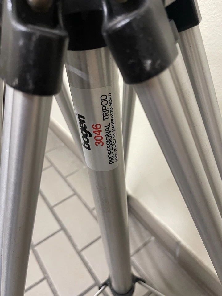 Vintage Bogen 3046 Tripod w/ 3063 Fluid Head Made in Italy Manfrotto Aluminum - Image 2 of 4