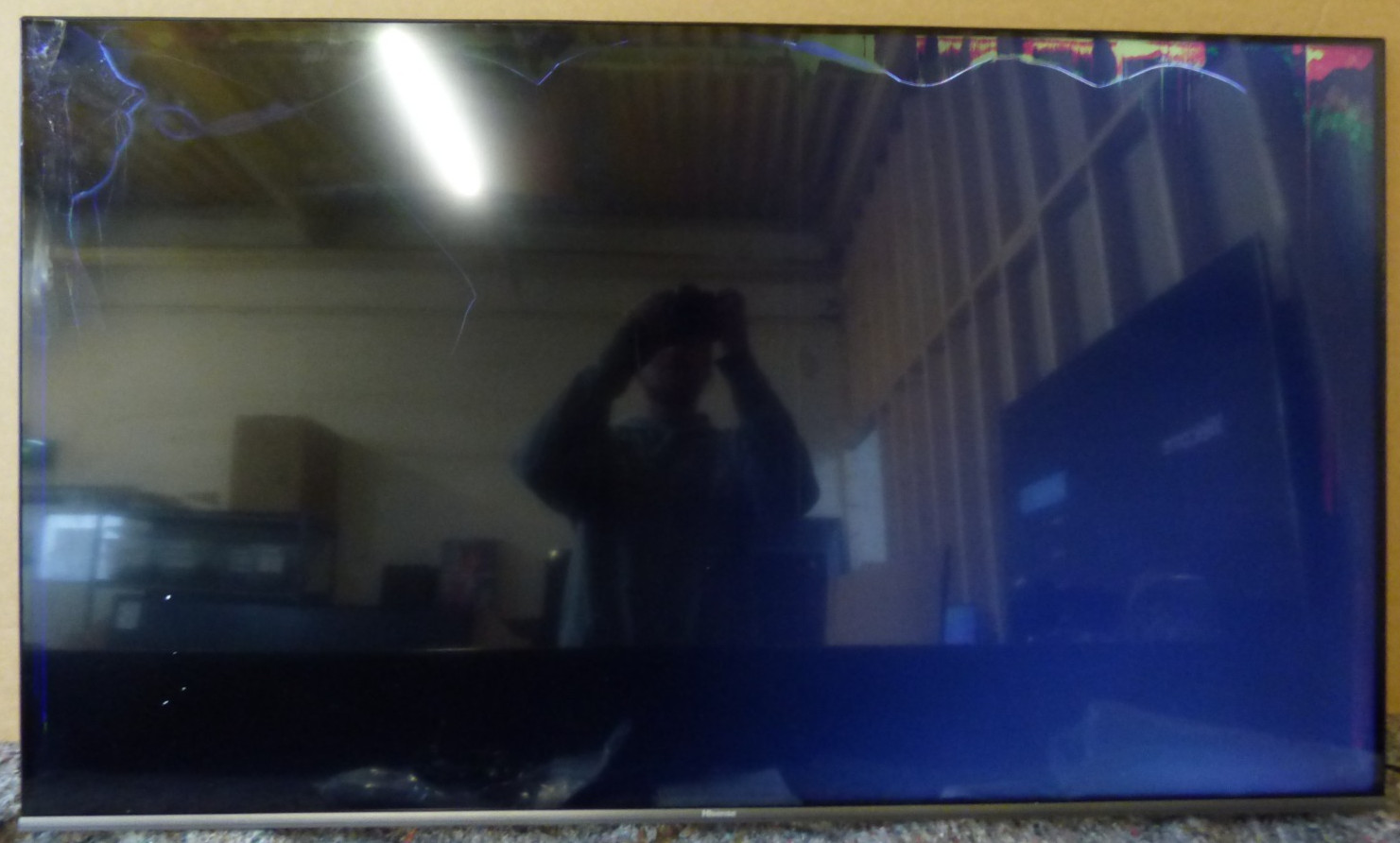 *DAMAGED SCREEN* Hisense 58A7HQTUK QLED 4K Ultra HD TV
