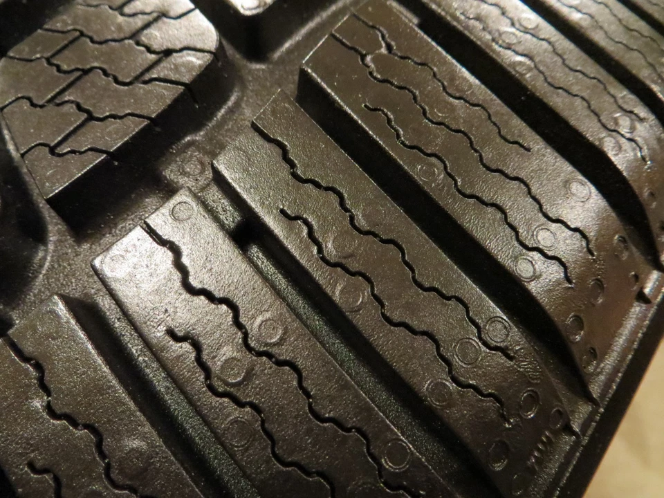 NEW 1 ONE CONTINENTAL CONTIWINTERCONTACT TS830 P 255/35/R20 97W 255 35 20 1525 Foto 4 de 4