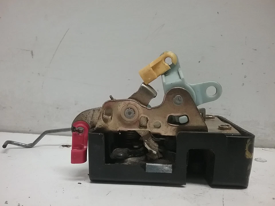 Chrysler Voyager 2000 pestillo de cerradura de puerta delantera izquierda Foto 3 de 4