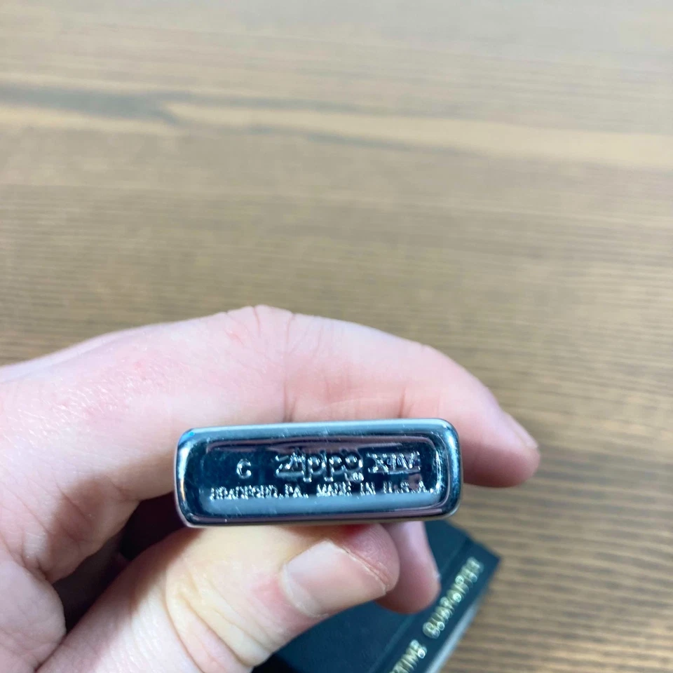 Briquet Zippo USA vintage – Chrome gravé, cartouche vierge, avec écrin - Photo 3/4