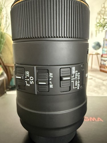 Sigma EX 105mm F/2.8 OS HSM DG Lens - Picture 4 of 14