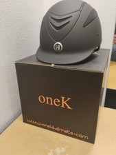 Neu im Karton One K Defender Junior Helm - Größe Medium schwarz