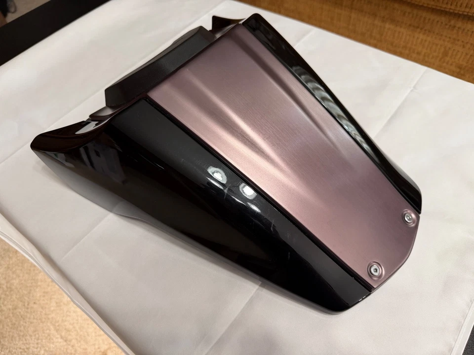 Оригинальный запасной капот для заднего сиденья пассажира Honda CB1000R 18-23 77410-MKJ-D100 - Изображение 4 из 4