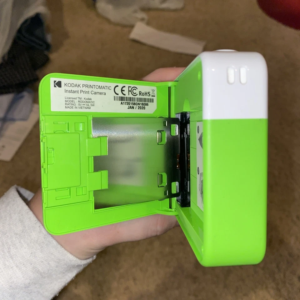 Cámara digital Kodak Printomatic de impresión instantánea verde lima Foto 4 de 4